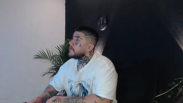 Snapshot of Ash_gusbig chatting on February 2025 02:53:01 AM Ash gusbig online show from February 2025 02:53:01 AM