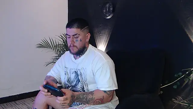 Snapshot of Ash_gusbig chatting on February 2025 05:56:02 AM Ash gusbig online show from February 2025 05:56:02 AM