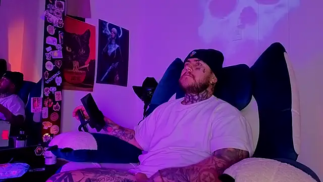 Snapshot of Ash_gusbig chatting on October 2025 03:32:01 AM Ash gusbig online show from October 2025 03:32:01 AM