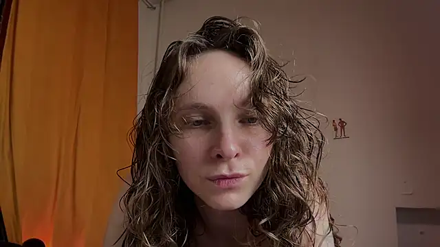 MikkyMoony online show from November 2025 01:32:02 PM