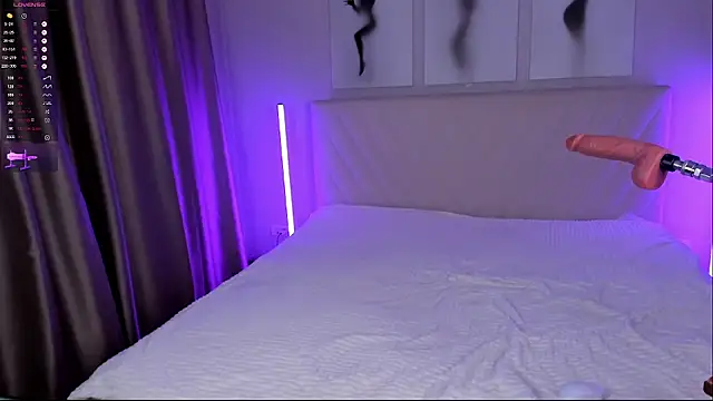 Snapshot of EmmaBarbs chatting on October 2025 09:05:02 PM EmmaBarbs online show from October 2025 09:05:02 PM