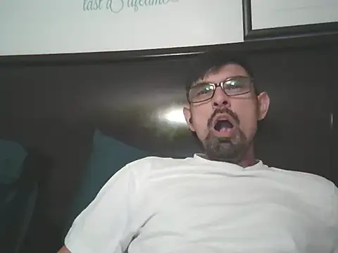 Snapshot of spence204011 chatting on December 2025 01:57:02 AM spence204011 online show from December 2025 01:57:02 AM