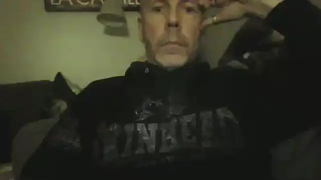 Snapshot of SHARPSkinhead chatting on December 2024 10:08:02 PM SHARPSkinhead online show from December 2024 10:08:02 PM