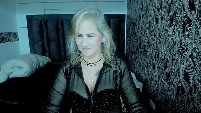 ScarletHoot  online show from October 2025 11:54:02 AM