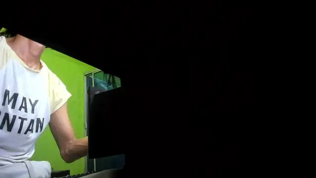 Snapshot of Brenda_Smith69 chatting on September 2025 06:07:01 PM Brenda Smith69 online show from September 2025 06:07:01 PM