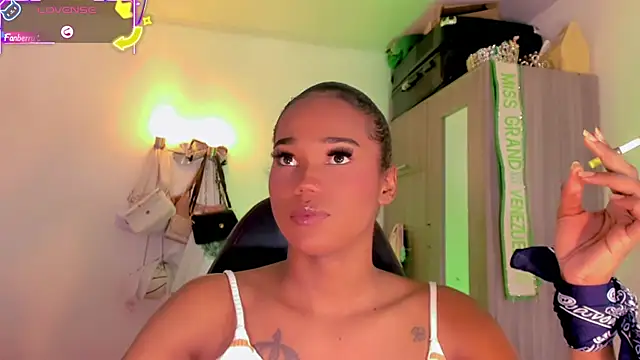 Snapshot of naomy__xx chatting on May 2026 11:13:01 PM naomy xx online show from May 2026 11:13:01 PM