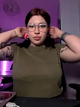 divine eve online show from November 2025 09:38:01 PM