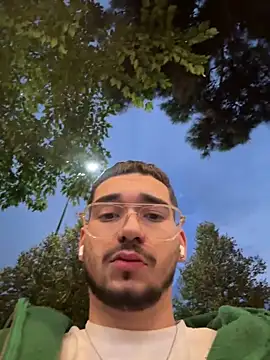 Snapshot of mertkaan27 chatting on November 2025 03:01:01 PM mertkaan27 online show from November 2025 03:01:01 PM