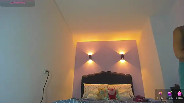 Sofia Clauss  online show from February 2026 04:11:01 AM