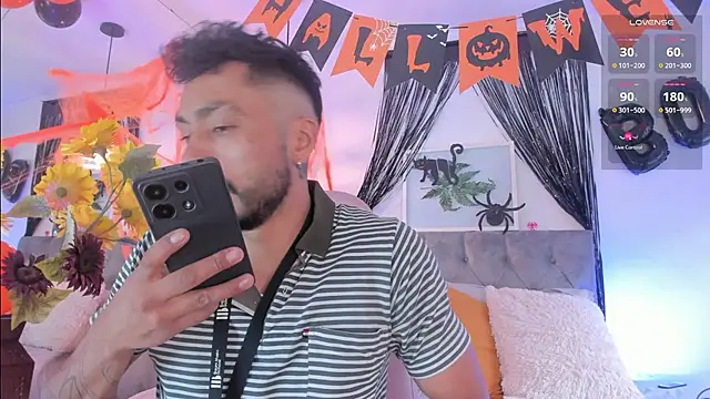 Tom cooper  online show from October 2025 01:01:01 PM