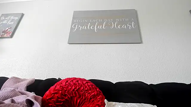 yiauana online show from March 2025 08:37:02 PM