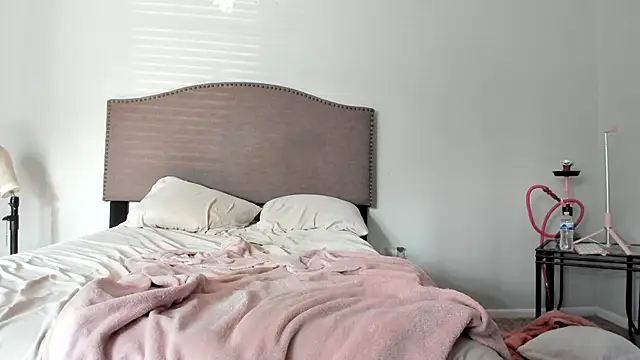 yiauana online show from September 2025 02:19:01 PM