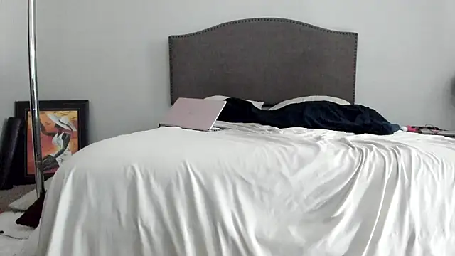 yiauana online show from October 2025 10:45:01 AM