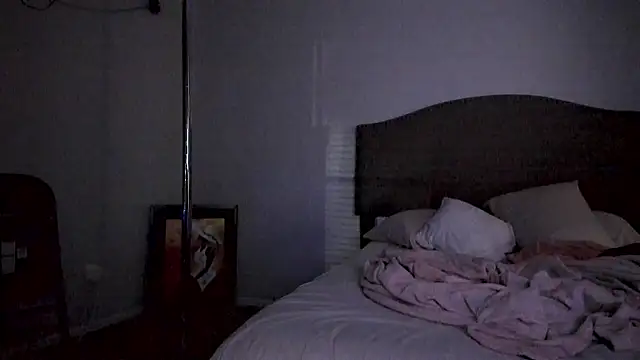 yiauana online show from October 2025 12:25:01 AM