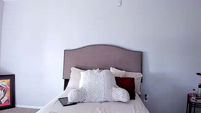 yiauana online show from October 2025 07:14:02 PM