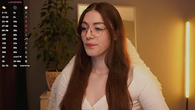 Ester Hill online show from November 2025 01:11:01 AM