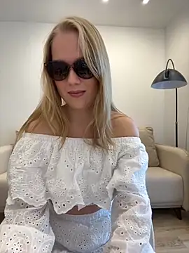 Snapshot of Little_Forest_ELF chatting on October 2025 11:31:01 AM Little Forest ELF online show from October 2025 11:31:01 AM