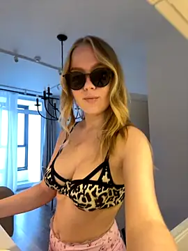 Snapshot of Little_Forest_ELF chatting on November 2025 08:47:01 AM Little Forest ELF online show from November 2025 08:47:01 AM