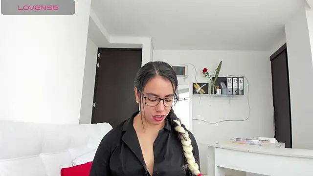 Snapshot of susana_monroy chatting on February 2026 06:27:01 PM susana monroy online show from February 2026 06:27:01 PM