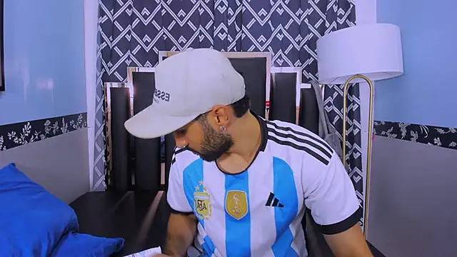 MilanZaire online show from October 2025 12:43:02 AM