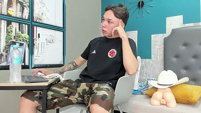 Snapshot of Rhaegal_hot chatting on December 2024 04:50:01 PM Rhaegal hot online show from December 2024 04:50:01 PM