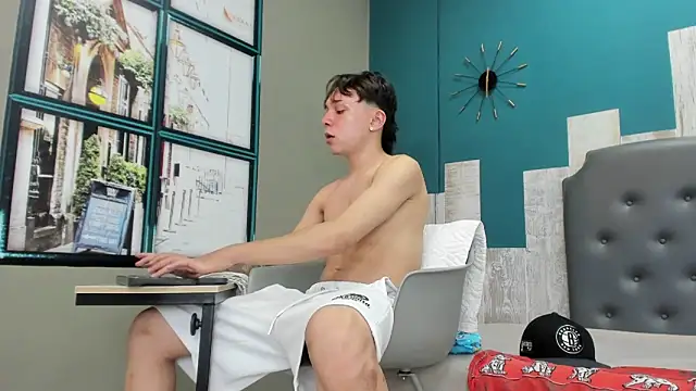 Snapshot of Rhaegal_hot chatting on December 2024 09:45:01 PM Rhaegal hot online show from December 2024 09:45:01 PM