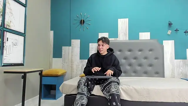 Snapshot of Rhaegal_hot chatting on December 2024 12:44:02 PM Rhaegal hot online show from December 2024 12:44:02 PM