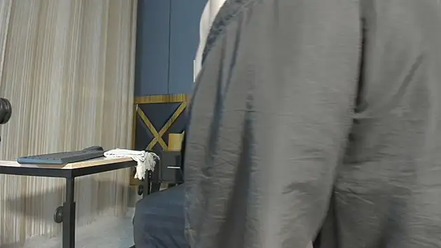 Snapshot of Rhaegal_hot chatting on December 2024 08:47:01 PM Rhaegal hot online show from December 2024 08:47:01 PM