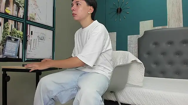 Snapshot of Rhaegal_hot chatting on March 2025 02:12:01 PM Rhaegal hot online show from March 2025 02:12:01 PM