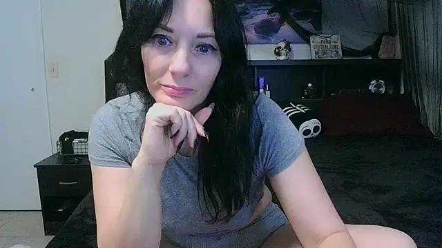 Snapshot of CrystalLakeXO chatting on April 2026 05:16:01 AM CrystalLakeXO online show from April 2026 05:16:01 AM