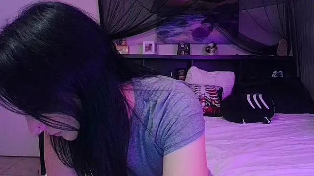 Snapshot of CrystalLakeXO chatting on May 2026 03:23:02 AM CrystalLakeXO online show from May 2026 03:23:02 AM