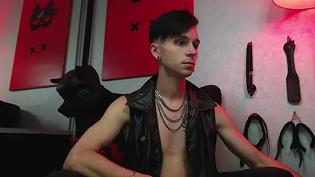 Joseph  Quinn online show from March 2025 10:57:02 AM