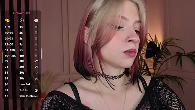 arielabradberry online show from November 2025 01:44:02 PM