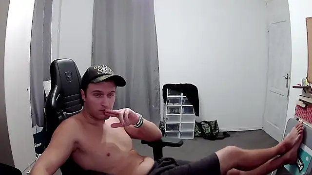 PKrisztian online show from September 2025 04:01:02 PM