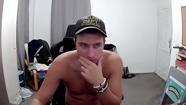 PKrisztian online show from October 2025 07:22:02 PM