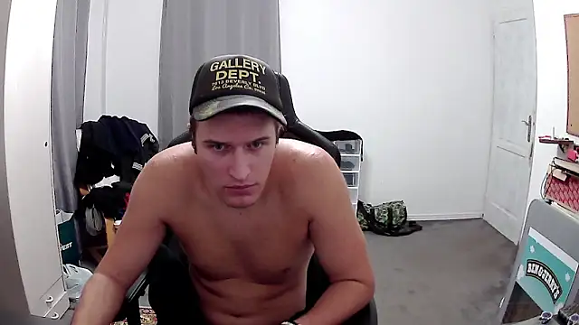 PKrisztian online show from October 2025 09:37:01 PM