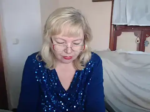 Snapshot of EvelynLoveShy chatting on December 2024 09:18:02 AM EvelynLoveShy online show from December 2024 09:18:02 AM