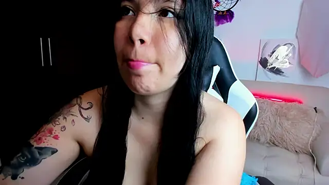 AilynRed online show from November 2025 08:12:01 PM