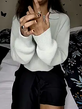 Snapshot of Leeeezzzz_roy chatting on January 2025 08:38:02 PM Leeeezzzz roy online show from January 2025 08:38:02 PM