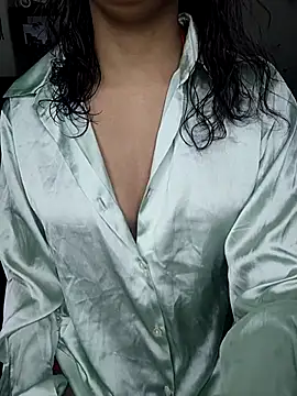 Snapshot of Leeeezzzz_roy chatting on February 2025 09:10:01 PM Leeeezzzz roy online show from February 2025 09:10:01 PM