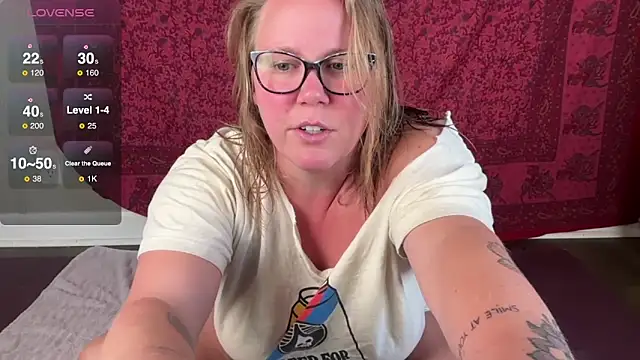 GlitterKitty108 online show from October 2025 01:34:01 PM