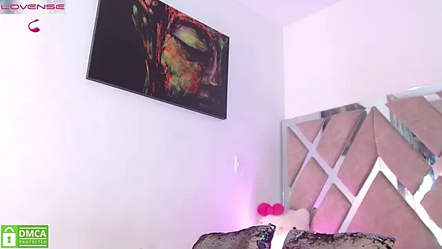 Snapshot of LauryMoons chatting on February 2026 12:05:02 AM LauryMoons online show from February 2026 12:05:02 AM