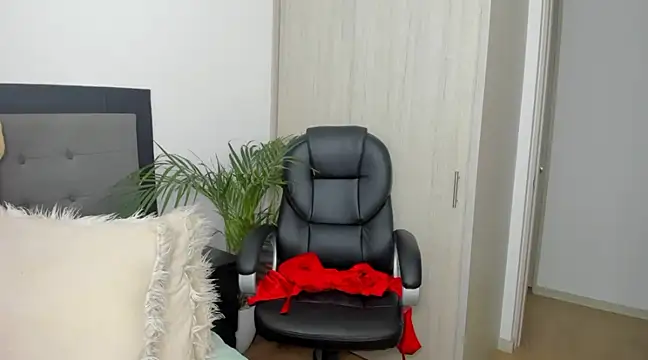 Snapshot of charlotte_tiller chatting on December 2024 12:05:01 AM charlotte tiller online show from December 2024 12:05:01 AM