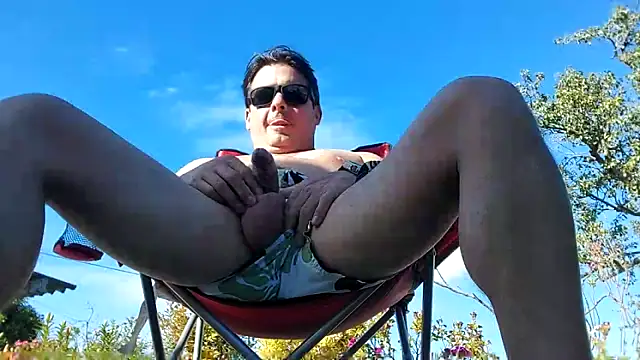 Jose HotLatino online show from June 2026 04:40:01 PM
