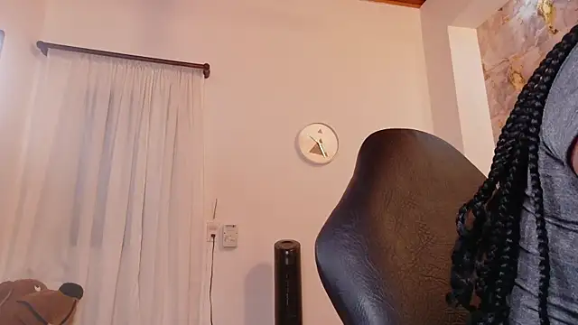 Snapshot of lia_mariana chatting on November 2025 10:19:02 PM lia mariana online show from November 2025 10:19:02 PM