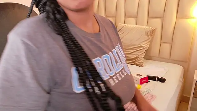 Snapshot of lia_mariana chatting on November 2025 10:04:02 PM lia mariana online show from November 2025 10:04:02 PM