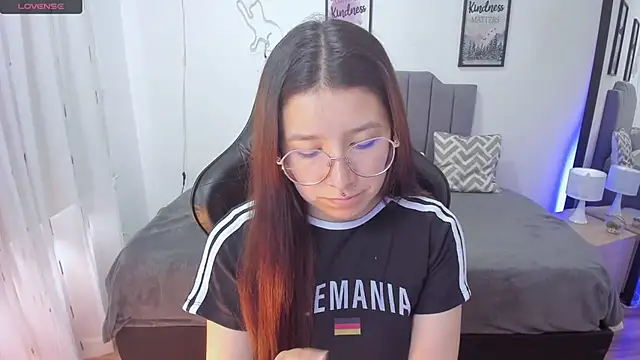 Snapshot of Amy_joones chatting on November 2025 12:58:02 PM Amy joones online show from November 2025 12:58:02 PM