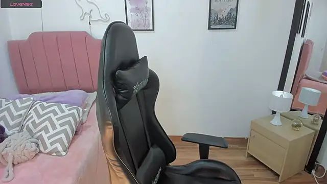 Snapshot of Amy_joones chatting on November 2025 12:38:01 PM Amy joones online show from November 2025 12:38:01 PM