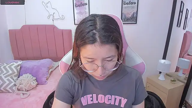 Snapshot of Amy_joones chatting on November 2025 01:10:02 PM Amy joones online show from November 2025 01:10:02 PM