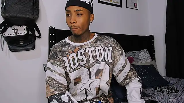 Snapshot of Pantera_black_21 chatting on November 2025 10:30:01 PM Pantera black 21 online show from November 2025 10:30:01 PM